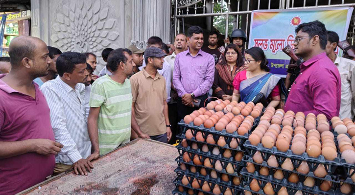 বোয়ালখালীতে ডজন ১৪০ টাকায় ডিম বিক্রি